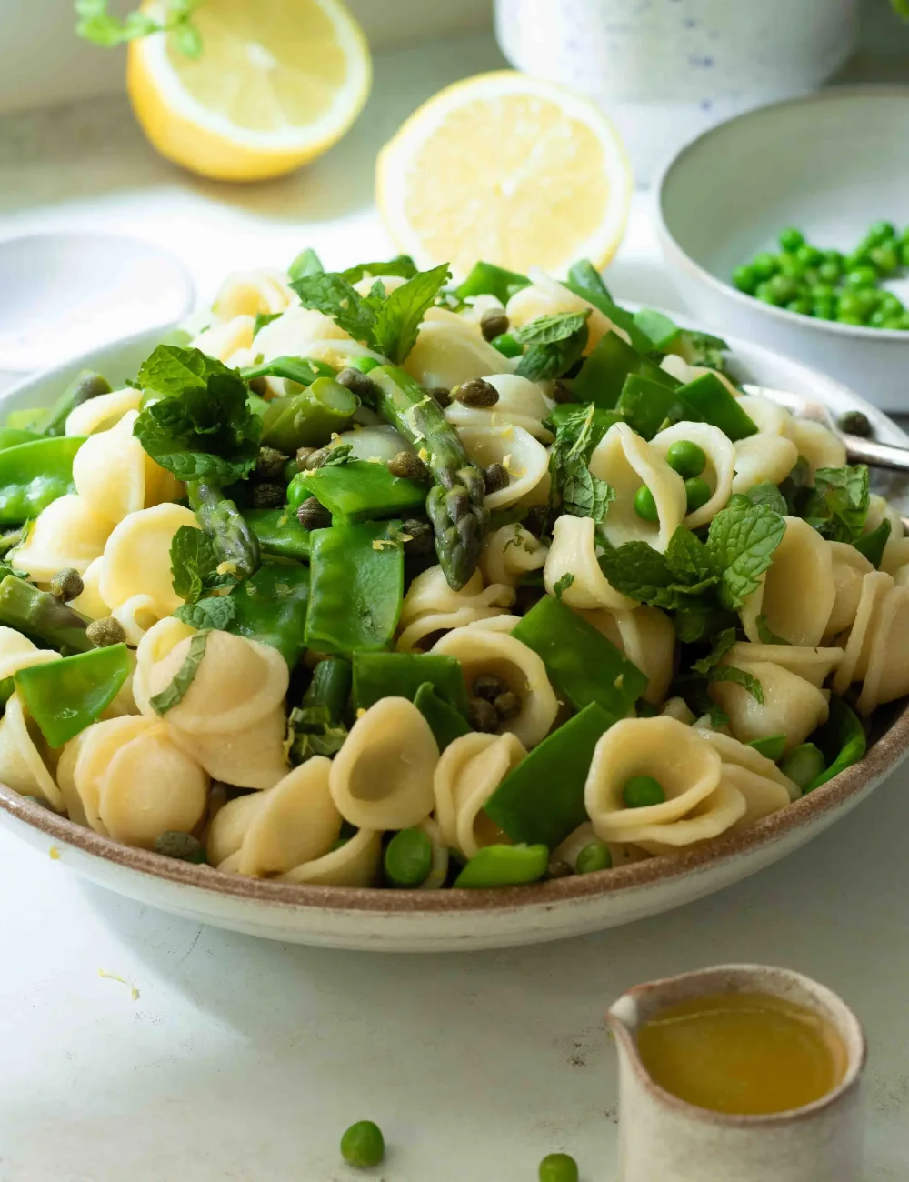 Asparagus & Pea Spring Pasta Salad with Lemon Dressing. Delicious Vegan Picnic Recipe Ideas
