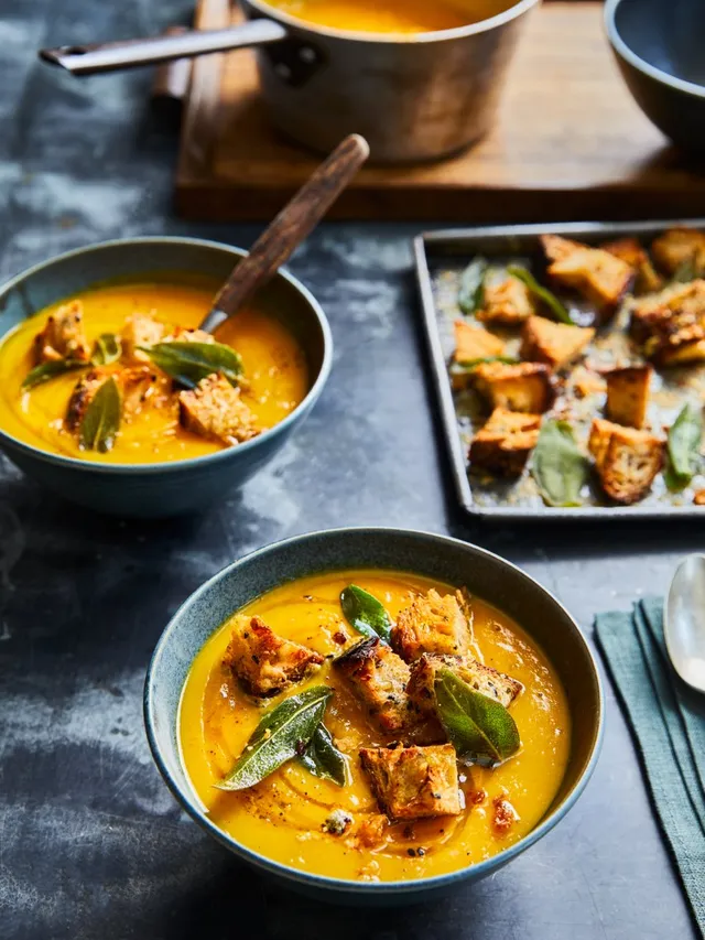 Easy pumpkin soup & crunchy croutons
